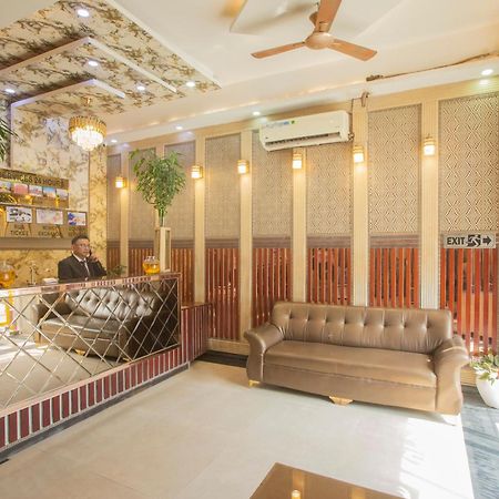 Hotel Deluxe Stay Inn - Near Delhi Airport Нью-Дели Экстерьер фото
