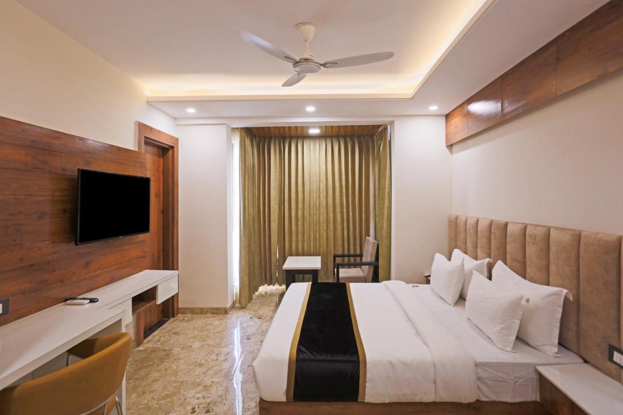 Hotel Deluxe Stay Inn - Near Delhi Airport Нью-Дели Экстерьер фото