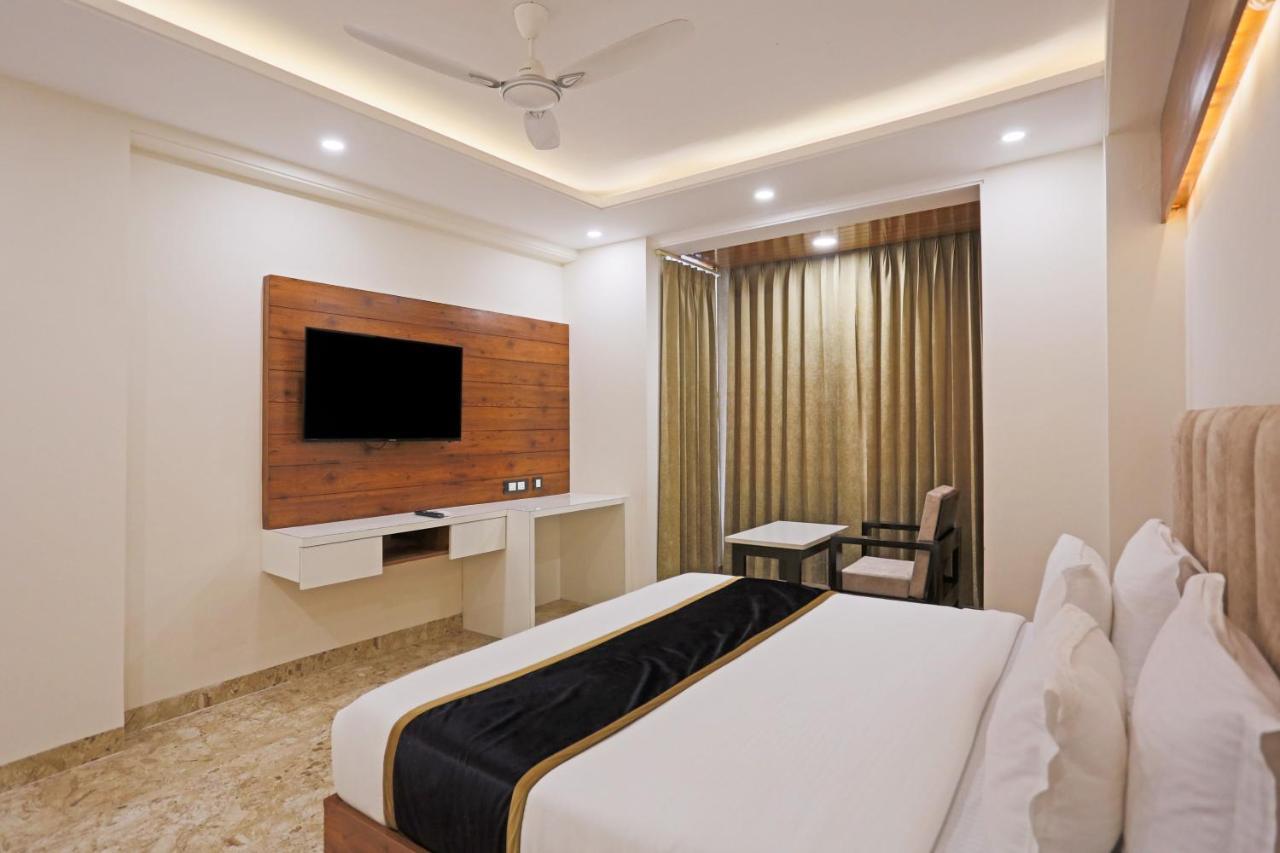 Hotel Deluxe Stay Inn - Near Delhi Airport Нью-Дели Экстерьер фото