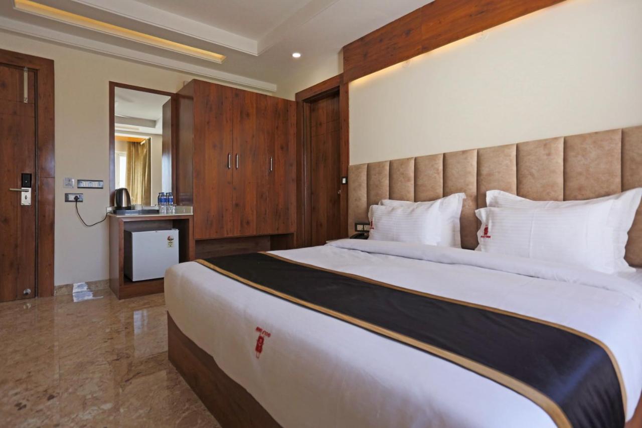 Hotel Deluxe Stay Inn - Near Delhi Airport Нью-Дели Экстерьер фото