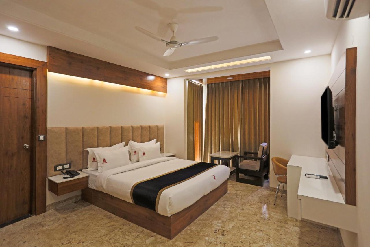 Hotel Deluxe Stay Inn - Near Delhi Airport Нью-Дели Экстерьер фото