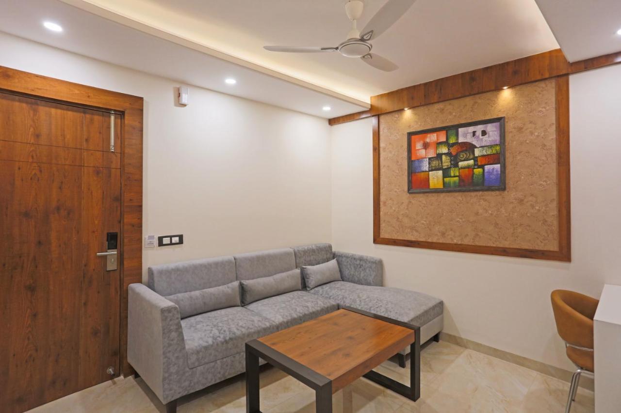 Hotel Deluxe Stay Inn - Near Delhi Airport Нью-Дели Экстерьер фото