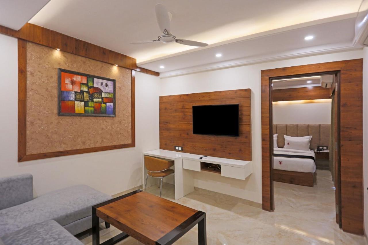 Hotel Deluxe Stay Inn - Near Delhi Airport Нью-Дели Экстерьер фото
