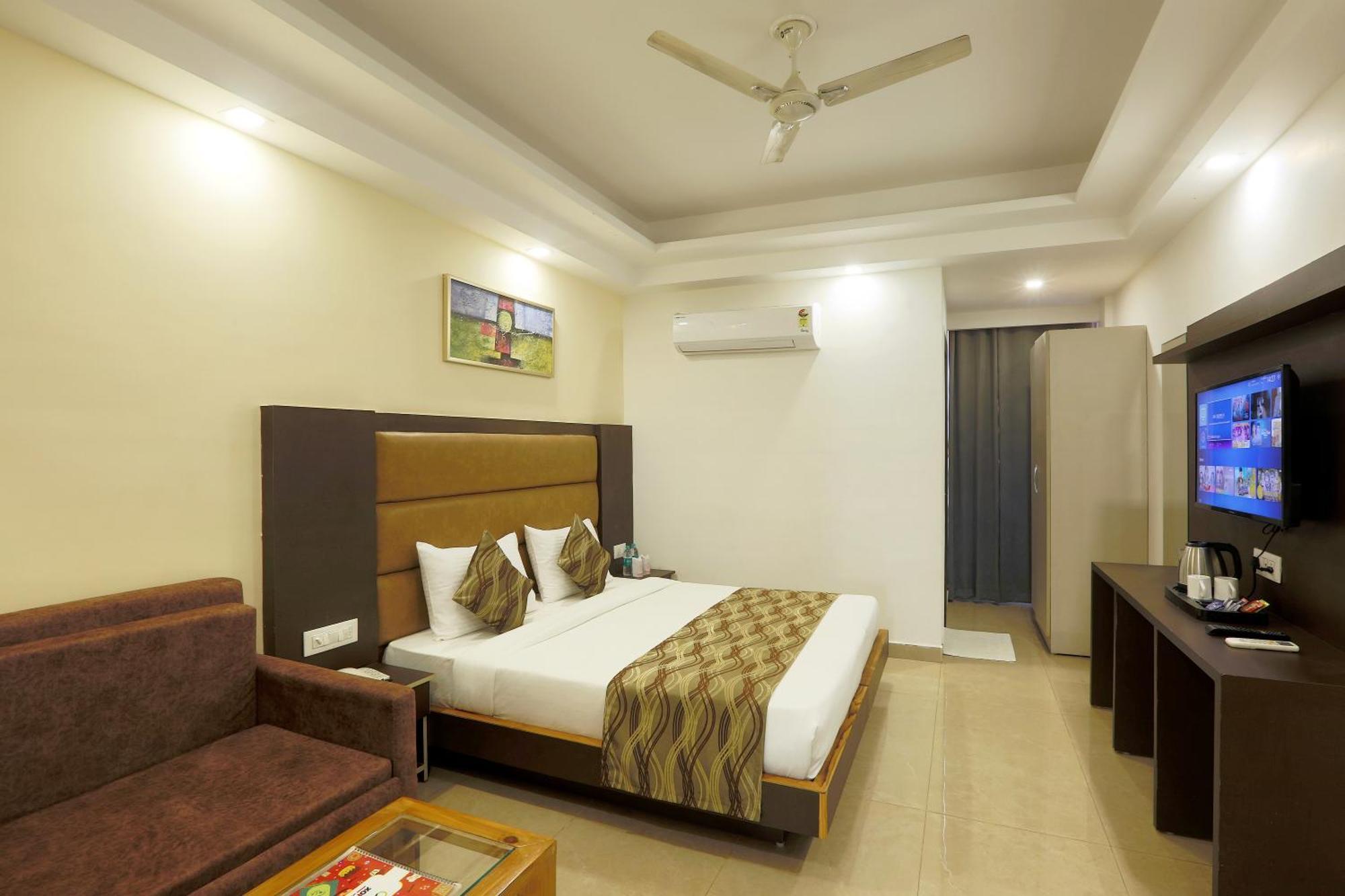 Hotel Deluxe Stay Inn - Near Delhi Airport Нью-Дели Экстерьер фото