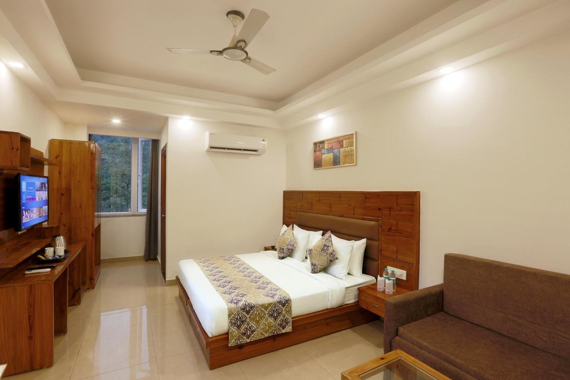 Hotel Deluxe Stay Inn - Near Delhi Airport Нью-Дели Экстерьер фото