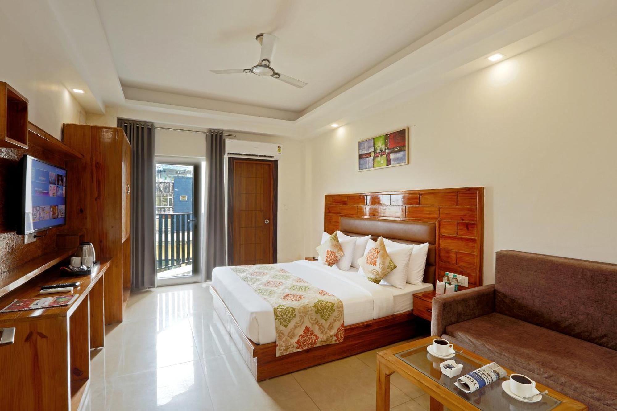 Hotel Deluxe Stay Inn - Near Delhi Airport Нью-Дели Экстерьер фото