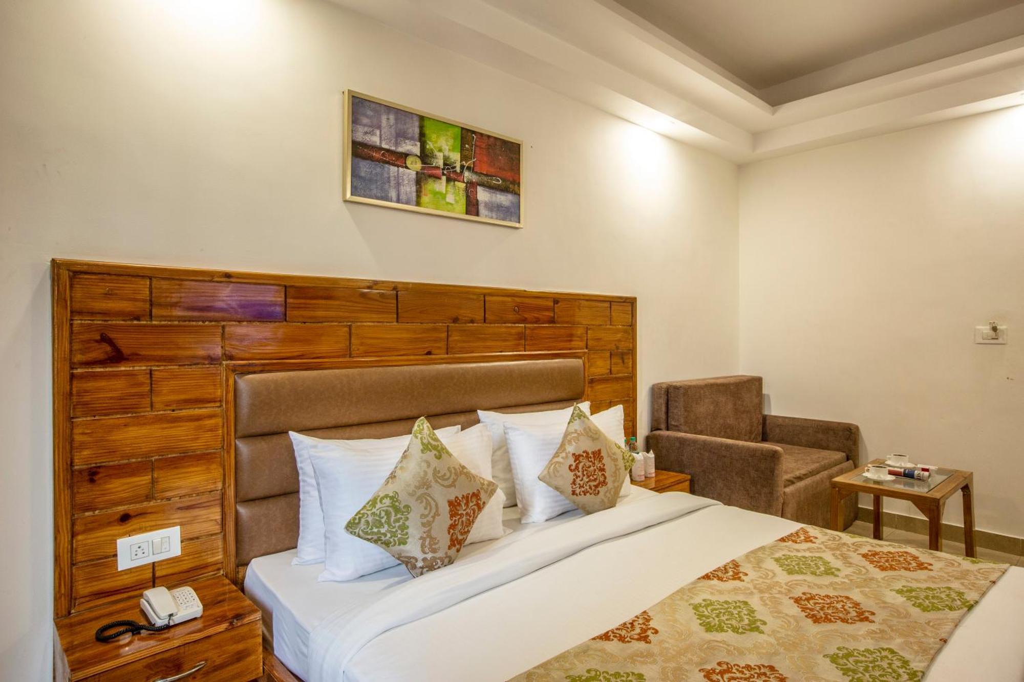 Hotel Deluxe Stay Inn - Near Delhi Airport Нью-Дели Экстерьер фото