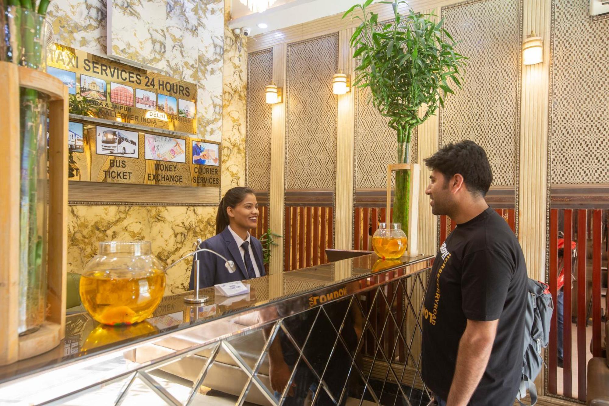 Hotel Deluxe Stay Inn - Near Delhi Airport Нью-Дели Экстерьер фото