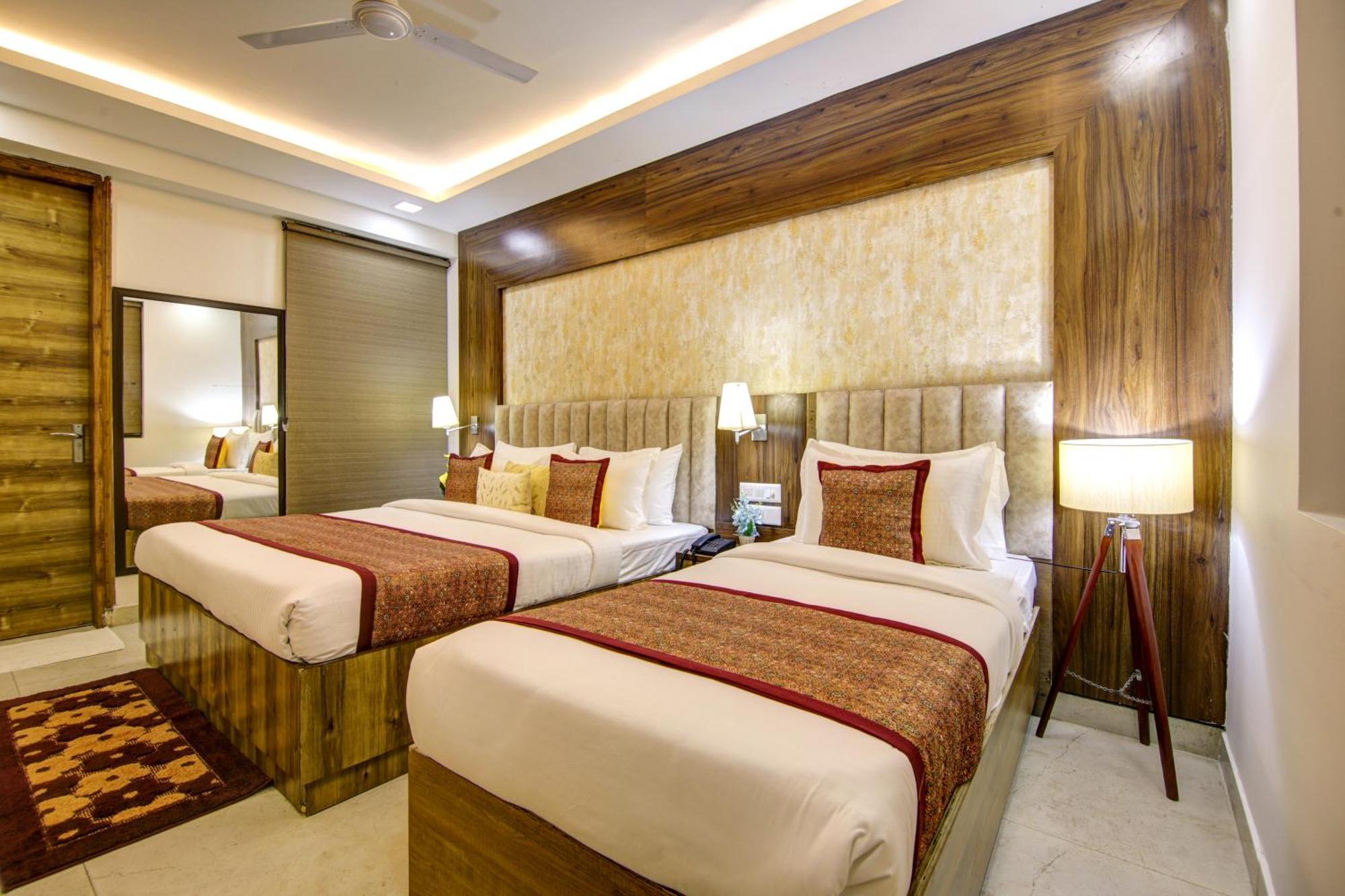 Hotel Deluxe Stay Inn - Near Delhi Airport Нью-Дели Экстерьер фото