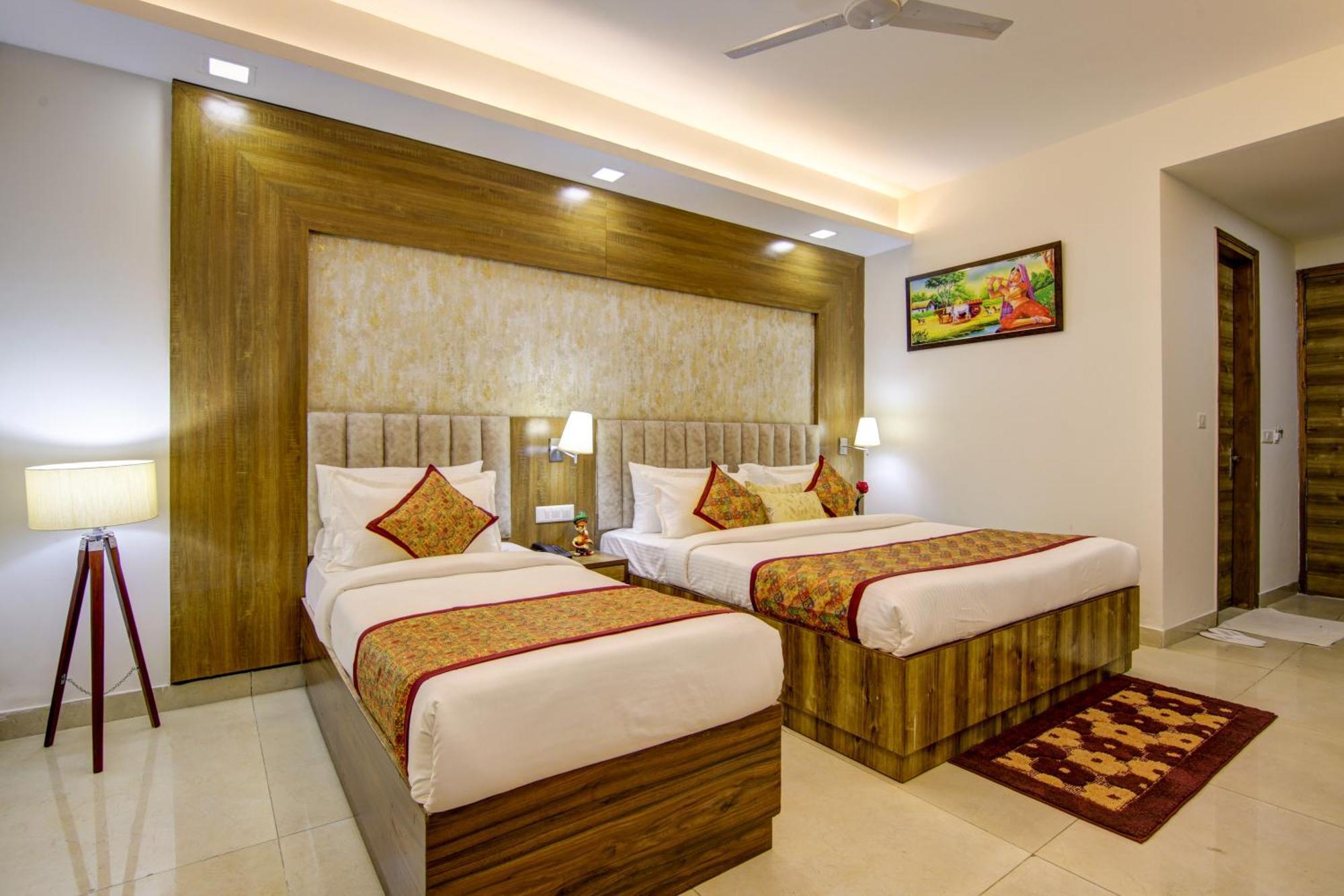 Hotel Deluxe Stay Inn - Near Delhi Airport Нью-Дели Экстерьер фото